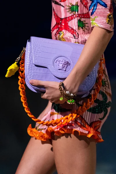 Look 77